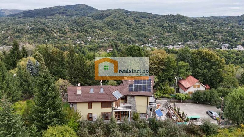 Breaza, vedere padure, panouri solare si fotovoltaice, pompa de caldura, semineu.