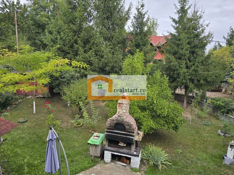 Breaza, vedere padure, panouri solare si fotovoltaice, pompa de caldura, semineu.